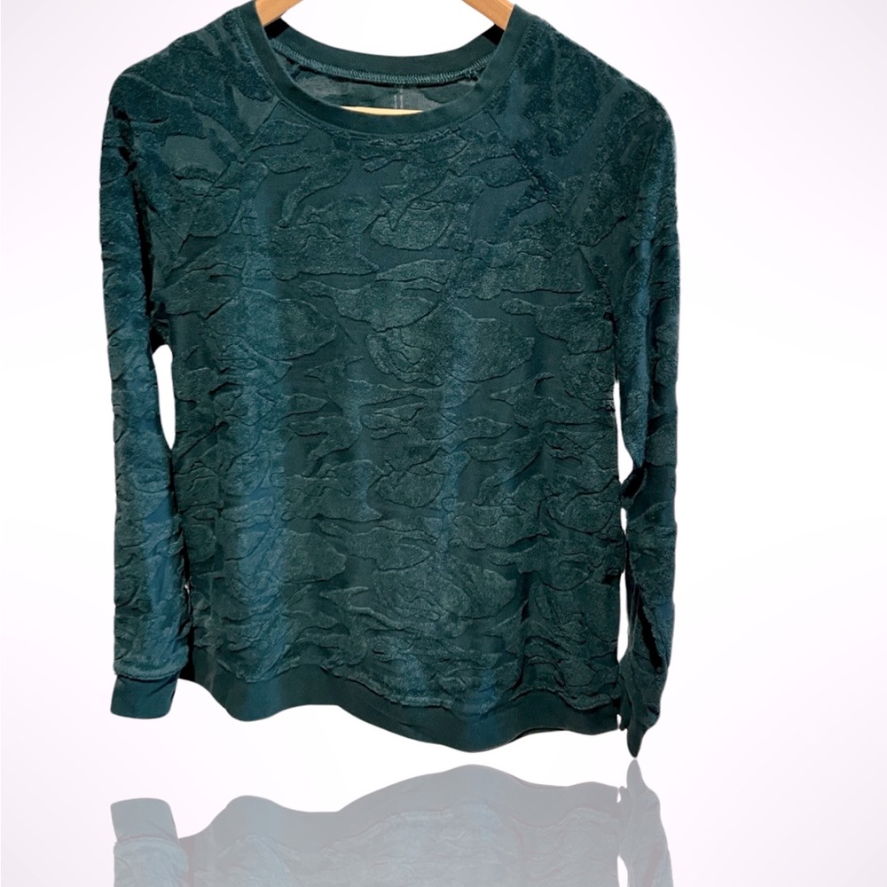 Long sleeve velour texture flora pattern. Dark green with cuffs at sleeves